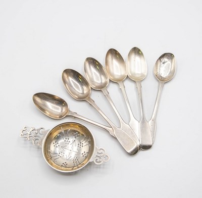 Lot 100 - Five Victorian silver fiddle pattern teaspoons,...