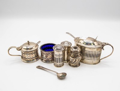 Lot 102 - An early 20th Century silver mustard pot,...