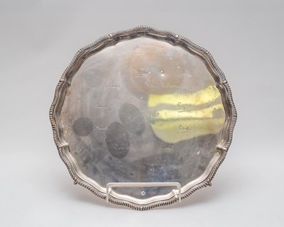 Lot 124 - A George V silver salver, Thomas Bradbury &...