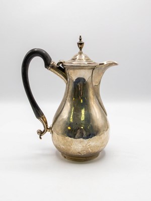 Lot 140 - A George III silver hot water jug, Robert &...