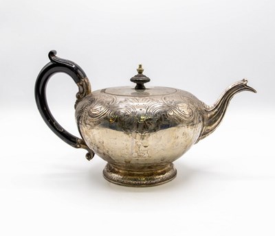 Lot 144 - A George IV silver teapot, Robert Garrard,...