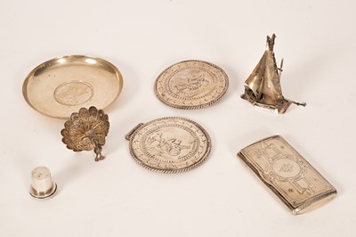 Lot 176 - A Continental silver snuff box, the hinged...