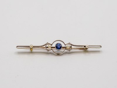 Lot 229 - An Edwardian sapphire and pearl bar brooch,...