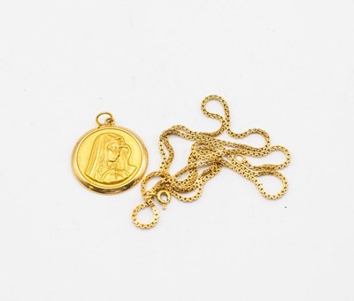 Lot 233 - An 18ct yellow gold box link chain, 50.5cm...