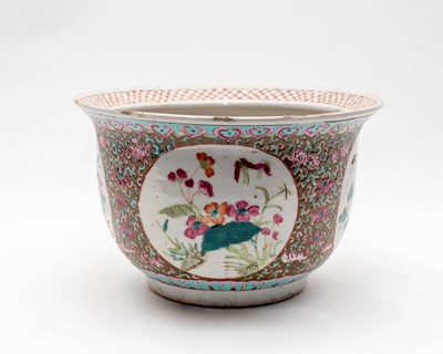 Lot 385 - A Chinese famille rose jardinière, 28cm diameter