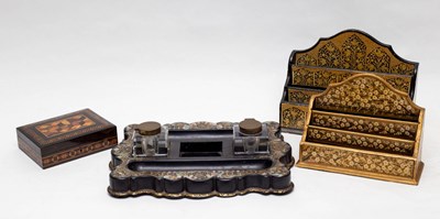 Lot 408 - A 19th Century papier-mâché inkstand and pen...