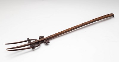 Lot 460 - A treen toasting fork, possibly a Welsh love...