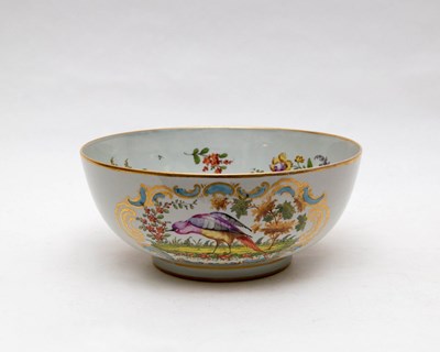 Lot 127 - A Samson bowl, the exterior with reserves of...