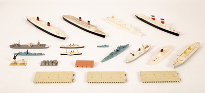 Lot 186 - A collection of Tri-ang Minic waterline models,...