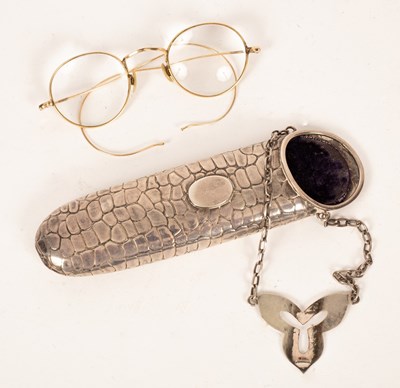 Lot 207 - A silver mounted spectacles case, Lawrence...