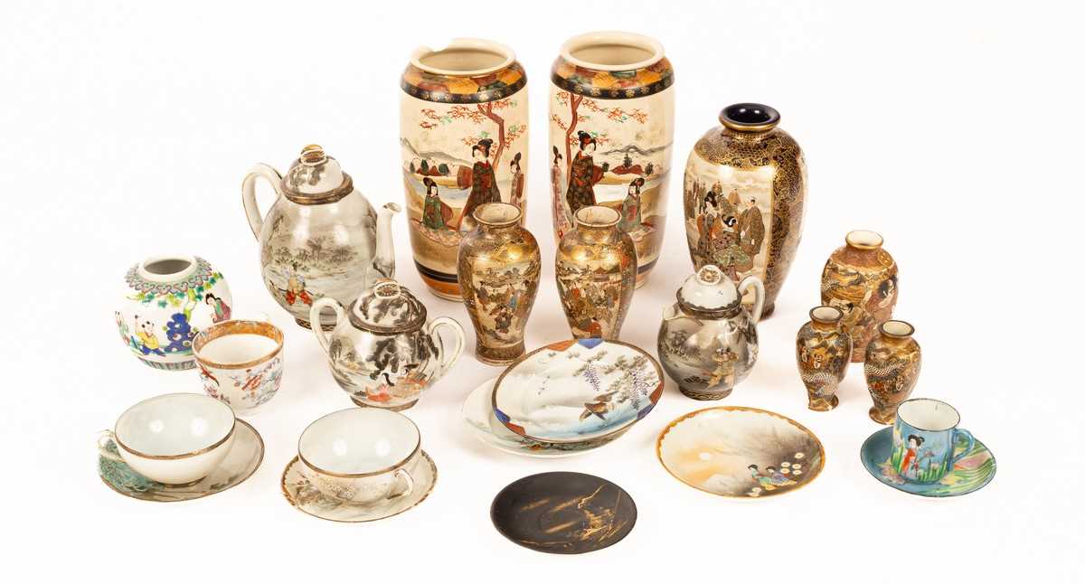 Lot 69 - A quantity of mixed Japanese ceramics, to...