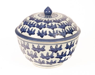 Lot 74 - A Japanese Arita blue and white potiche and...