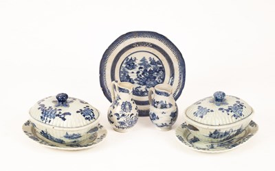 Lot 78 - A pair of Chinese export blue and white oval...