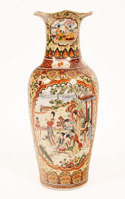 Lot 82 - A 20th Century Japanese Palace vase with...