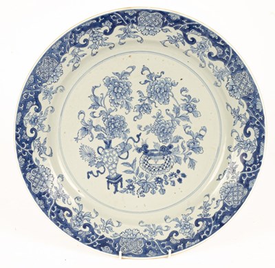 Lot 94 - A Chinese blue and white charger, Qing dynasty,...