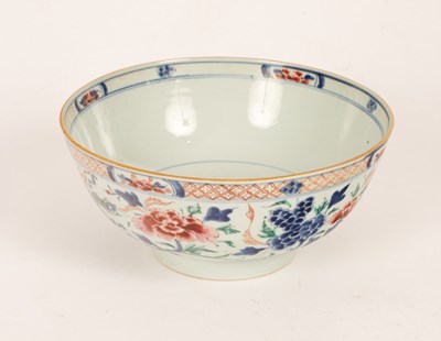 Lot 98 - A Chinese bowl, 18th Century, painted in...