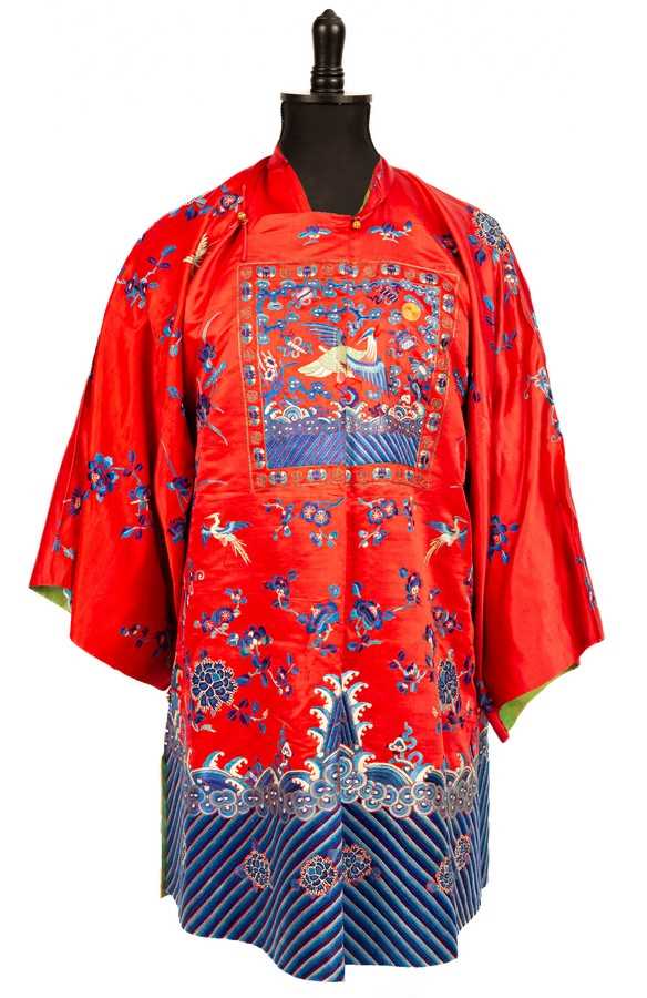 Lot 120 - A lady's Chinese semi-formal robe, circa