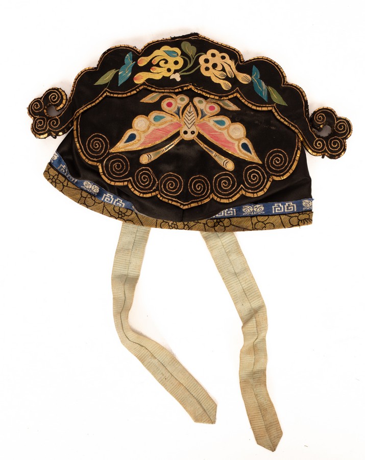 Lot 153 - A child's Chinese hat, decorated with gold