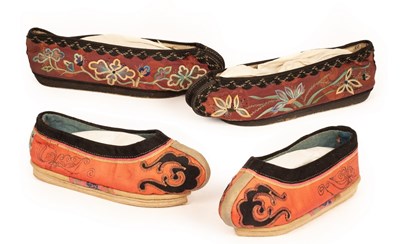 Lot 156 - A pair of Manchu style slippers, floral...