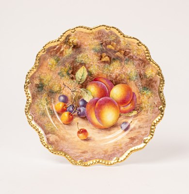 Lot 539 - A Royal Worcester cabinet plate painted by...