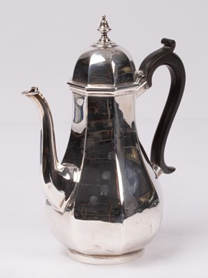 Lot 12 - A silver coffee pot, Goldsmiths and...