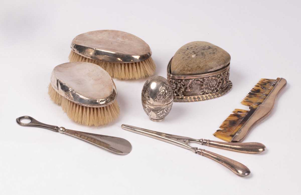 Lot 19 - A pair of silver mounted oval brushes,...
