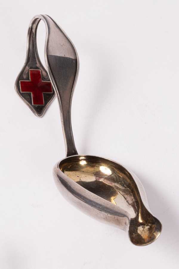 Lot 25 - An Edwardian silver medicine spoon, Levi &...