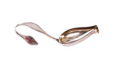 Lot 25 - An Edwardian silver medicine spoon, Levi &...