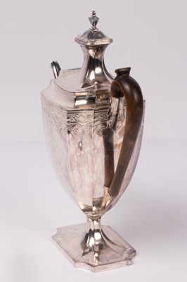 Lot 32 - A George III silver coffee pot, John Robins,...