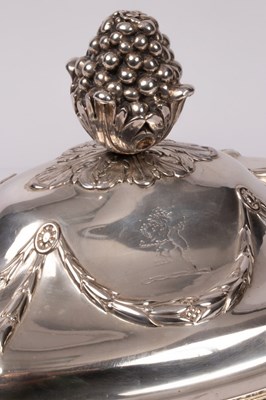 Lot 64 - A George III silver tureen, cover and stand,...