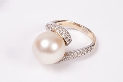 Lot 159 - A pearl and diamond ring, the pearl...