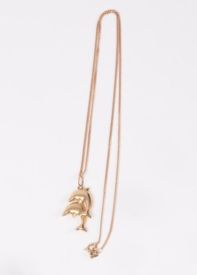 Lot 174 - A 9ct gold dolphin pendant on chain,...