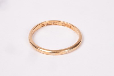 Lot 179 - An Irish Victorian 18ct gold wedding band,...