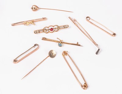 Lot 186 - Five 9ct gold bar brooches, a 9ct gold hat pin...