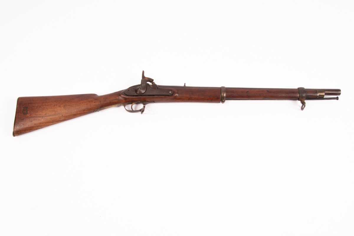 Lot 372 - A percussion cap rifle with ramrod and ring