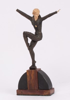 Lot 420 - After Chiparus Art Deco figure of a female...