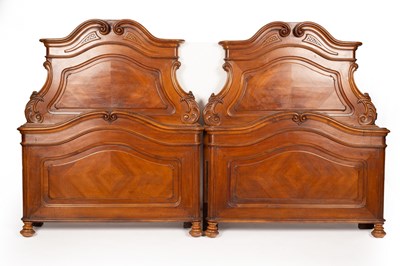 Lot 578 - A pair of 18th Century Italian style single...