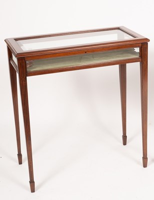 Lot 596 - A mahogany bijouterie table, satinwood inlay,...