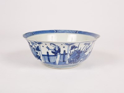 Lot 41 - A Chinese blue and white bowl