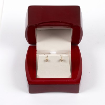 Lot 20 - A pair of diamond ear studs, the stones...