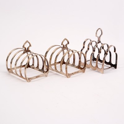 Lot 36 - A pair of silver five-bar toast racks, Mappin...