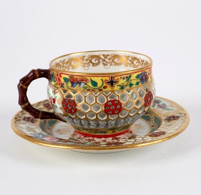 Lot 152 - A Chamberlains Worcester reticulated...