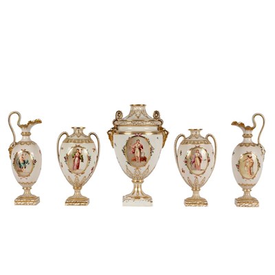 Lot 288 - A Chelsea Derby five-piece garniture, circa...