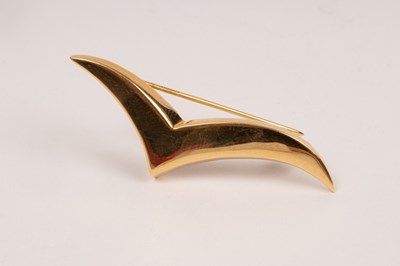 Lot 29 - An 18K gold seagull brooch, Tiffany & Co.,...
