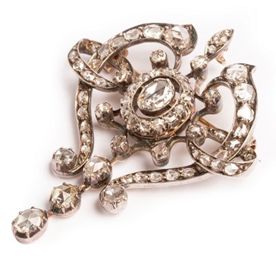 Lot 37 - A late 19th Century diamond brooch/pendant,...