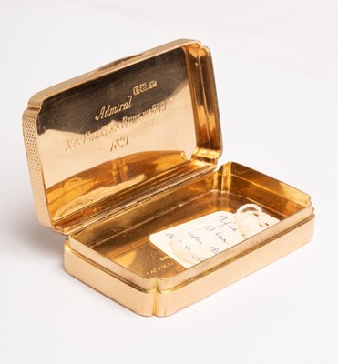 Lot 66 - A George III 18ct yellow gold box, Alexander J...