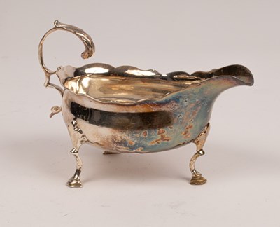 Lot 138 - A George III silver sauce boat, Walter Brind,...