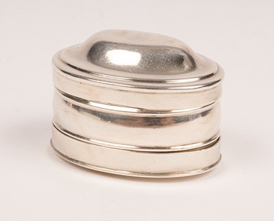 Lot 153 - A George III silver nutmeg grater, Samuel...