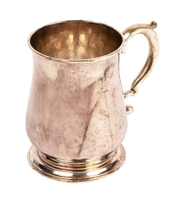 Lot 166 - A George II silver mug, Thomas Cooke II &...