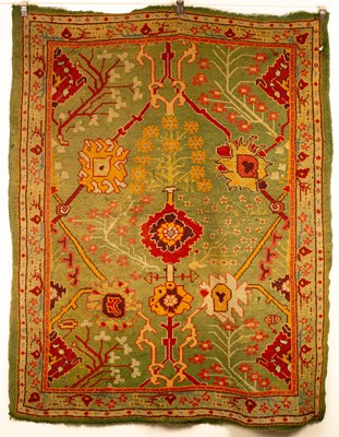 Lot 322 - An Ushak rug